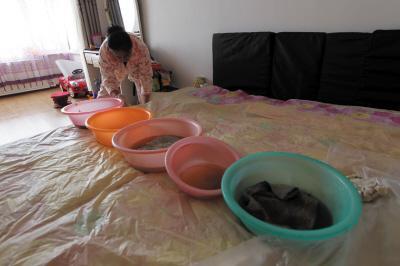 麻江楼上漏水，住户失联，小区没物管，业主维权难！律师来支招……